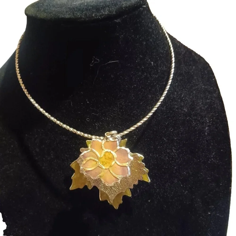 Metal Choker Necklace 3 Leaves Vintage - Picture 2 of 5